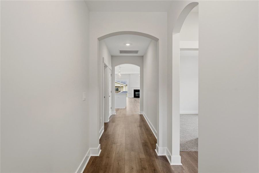Spacious, unfurnished interior of a new home in Saratoga Oaks, Williamston (Image 16).