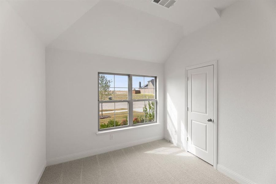 Spacious, unfurnished interior of a new home in Vista Point - Phase 1, Grandview (Image 17).