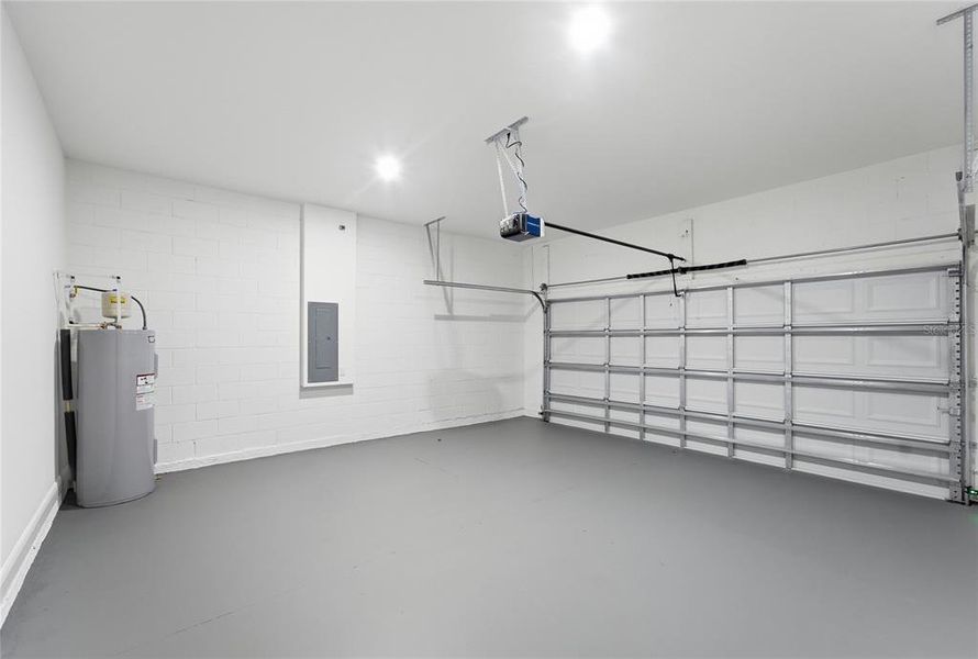 Spacious, unfurnished interior of a new home in , Ocala (Image 24).