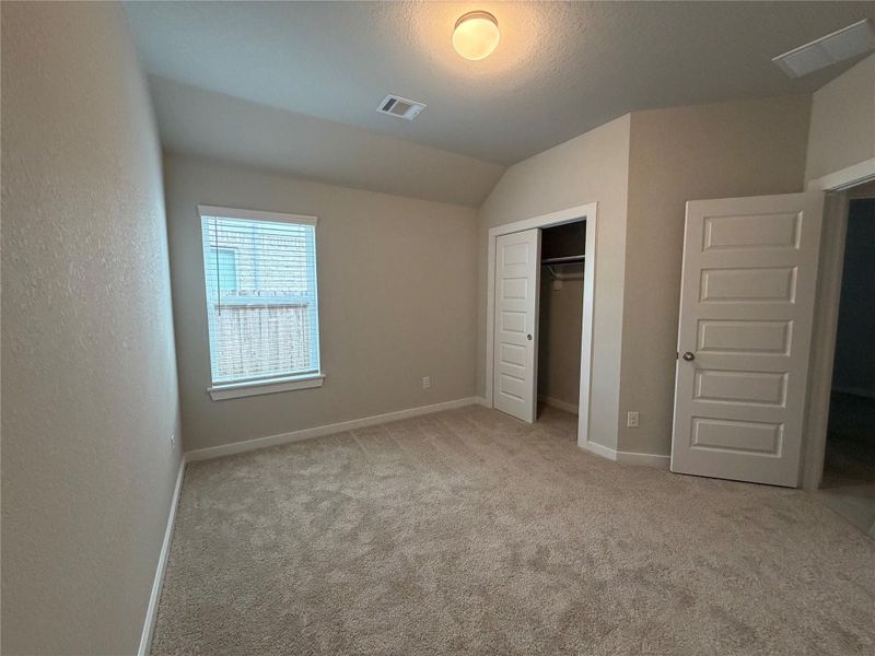 Spacious, unfurnished interior of a new home in Morton Creek Ranch, Katy (Image 11).