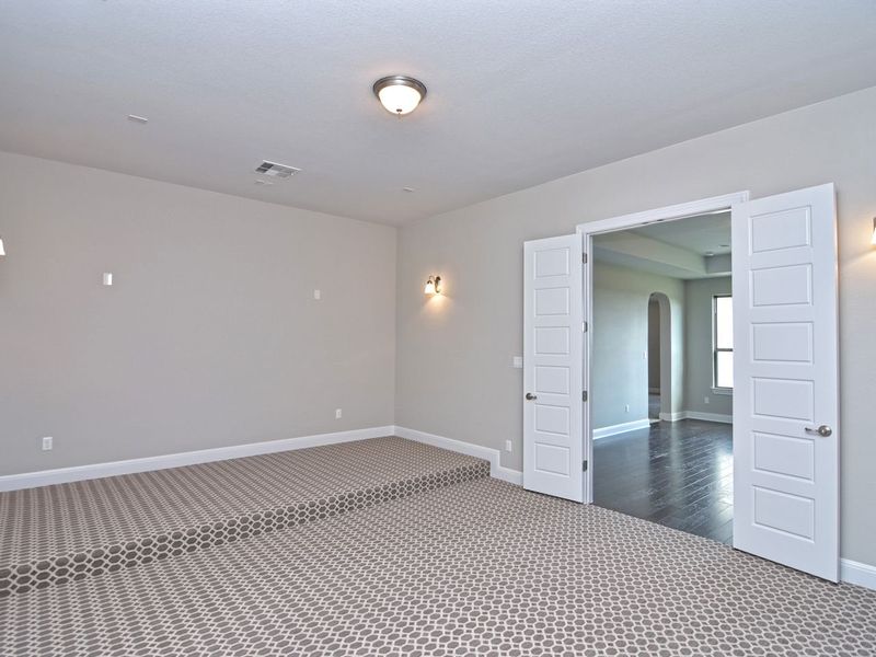 Representative unfurnished interior of a home built from the Avalon by Giddens Homes in Scofield Farms Estates, Georgetown (Image 170).