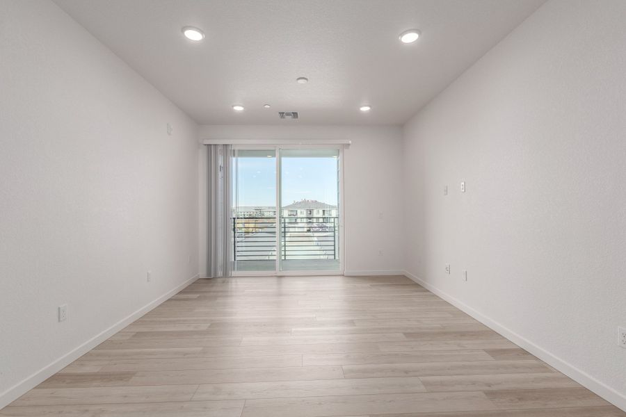 Spacious, unfurnished interior of a new home in Gateway Commons, Denver (Image 14).