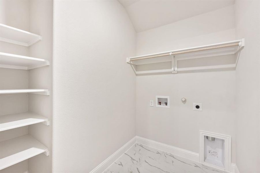 Spacious, unfurnished interior of a new home in Ridge Ranch, Mesquite (Image 20).