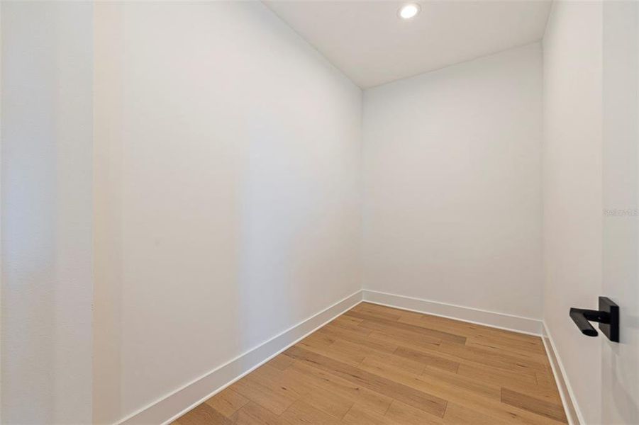 Spacious, unfurnished interior of a new home in , St. Petersburg (Image 19).