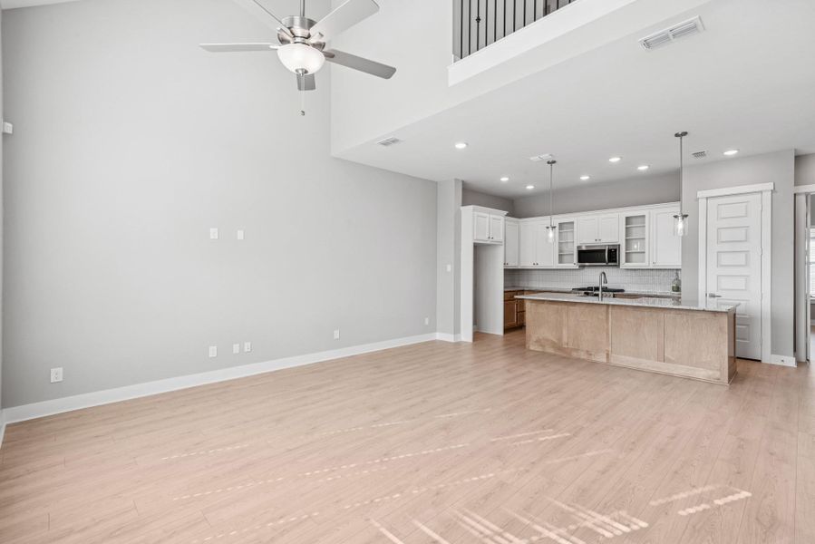 Spacious, unfurnished interior of a new home in Retreat at Oak Park, Houston (Image 27).