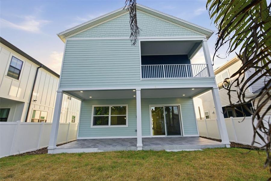 Exterior details and patio area of a home in , St. Petersburg (Image 30).