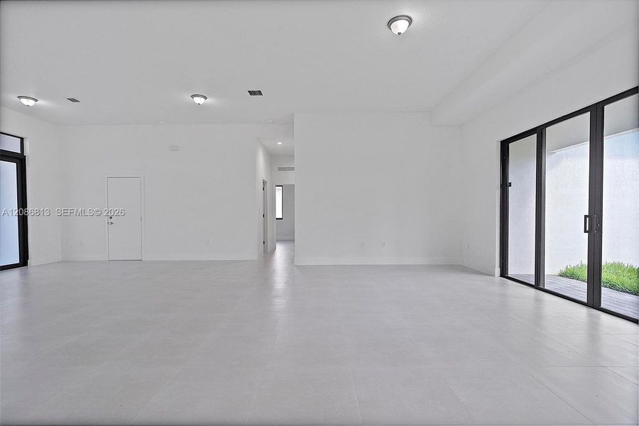 Spacious, unfurnished interior of a new home in , Cutler Bay (Image 28).