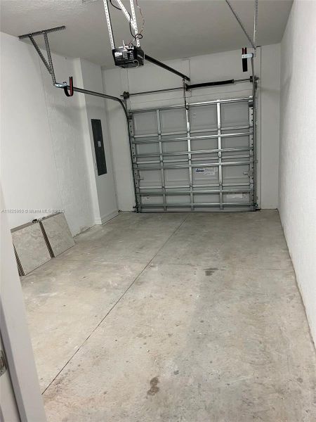 Spacious, unfurnished interior of a new home in , West Palm Beach (Image 11).