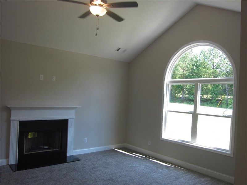 Spacious, unfurnished interior of a new home in , Dallas (Image 14).