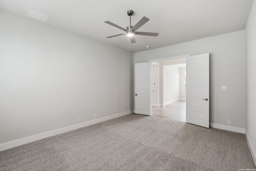 Spacious, unfurnished interior of a new home in Esperanza 50's, Boerne (Image 22).