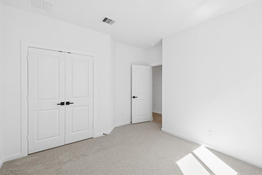 Spacious, unfurnished interior of a new home in The Grand Prairie 50’, Hockley (Image 15).