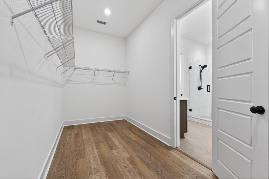 Spacious, unfurnished interior of a new home in , Summerville (Image 27).