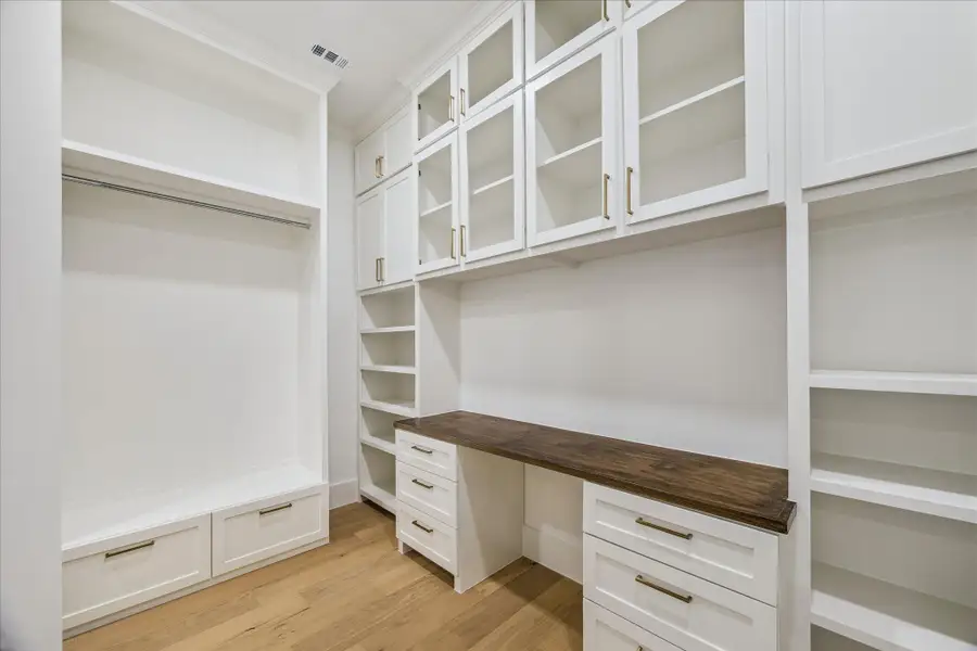 Image 50 of a home in .