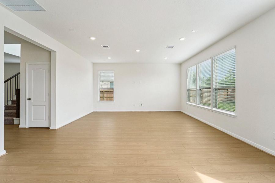 Spacious, unfurnished interior of a new home in Olympia Falls, Fresno (Image 34).