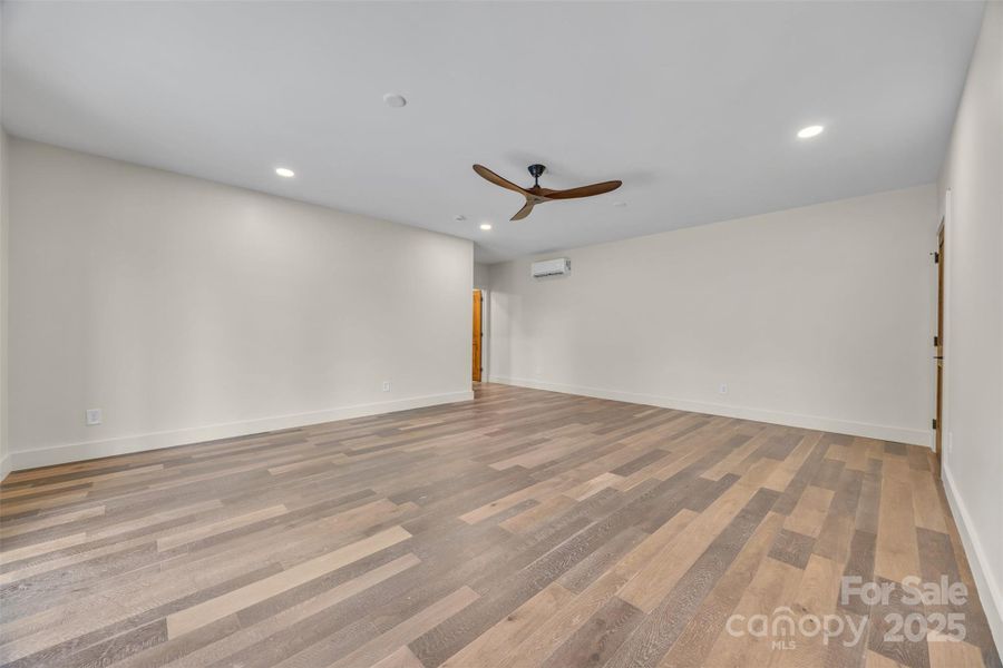 Spacious, unfurnished interior of a new home in , Jefferson (Image 28).