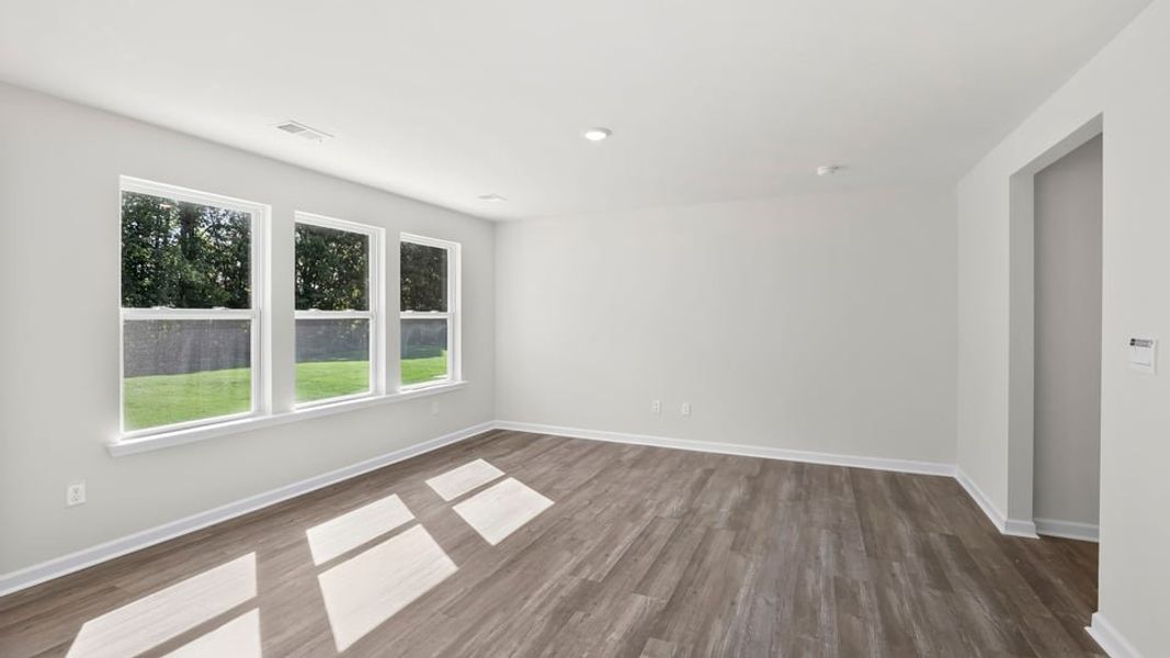 Spacious, unfurnished interior of a new home in Durbin Meadows, Fountain Inn (Image 21).