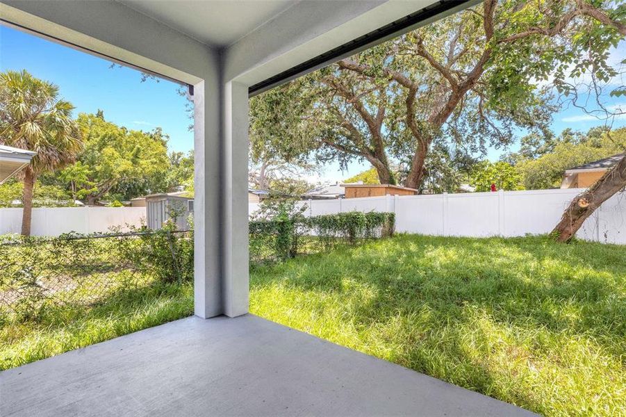Exterior details and patio area of a home in , Tampa (Image 4).