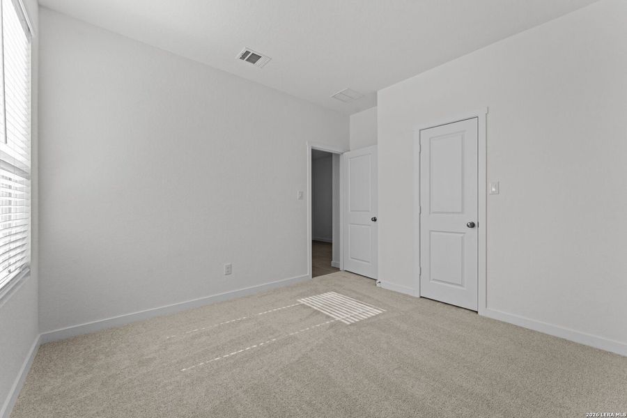 Spacious, unfurnished interior of a new home in Voss Farms, New Braunfels (Image 27).