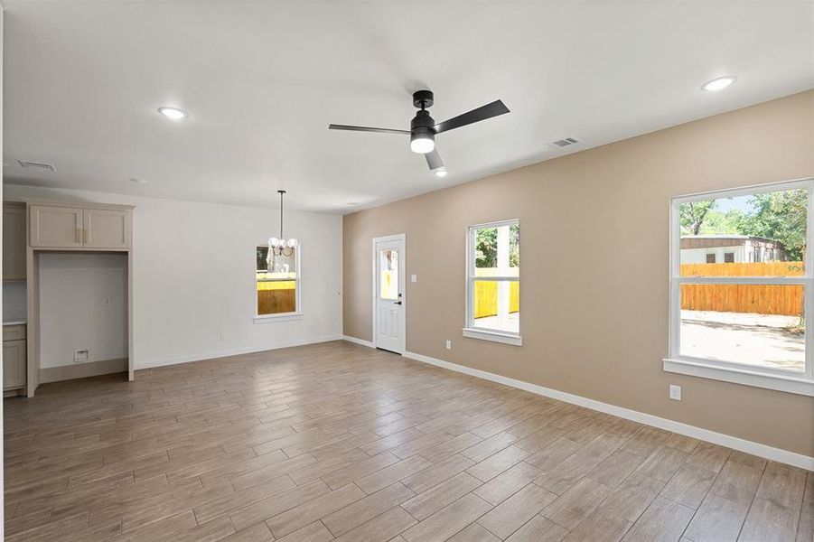 Spacious, unfurnished interior of a new home in , Mabank (Image 16).