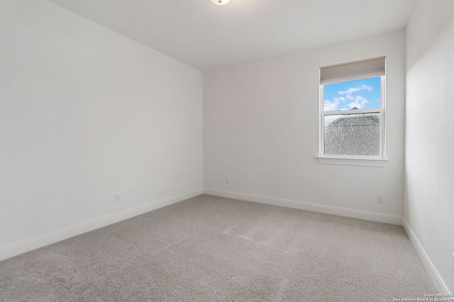 Spacious, unfurnished interior of a new home in Woodbridge Farms, La Vernia (Image 46).