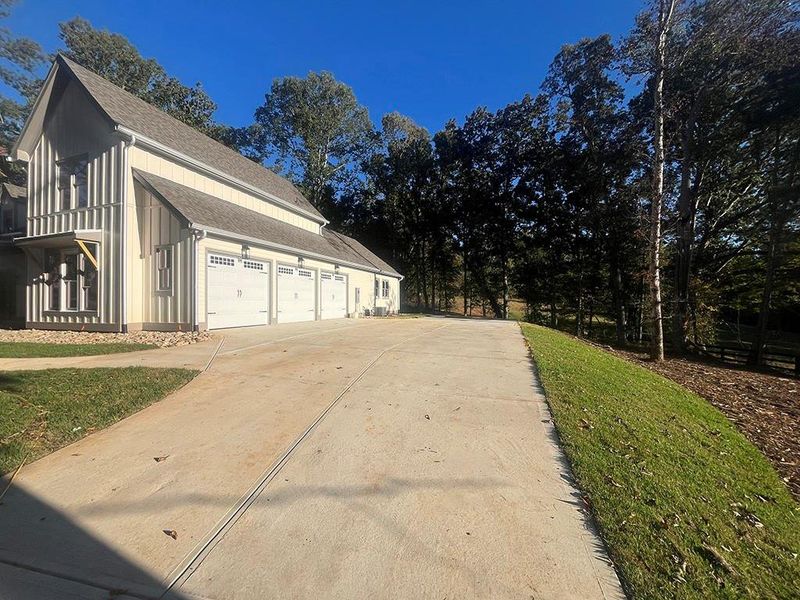 Image 86 of a home in .