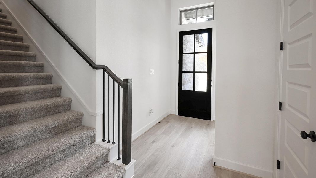 Spacious, unfurnished interior of a new home in 6 Creeks, Kyle (Image 16).