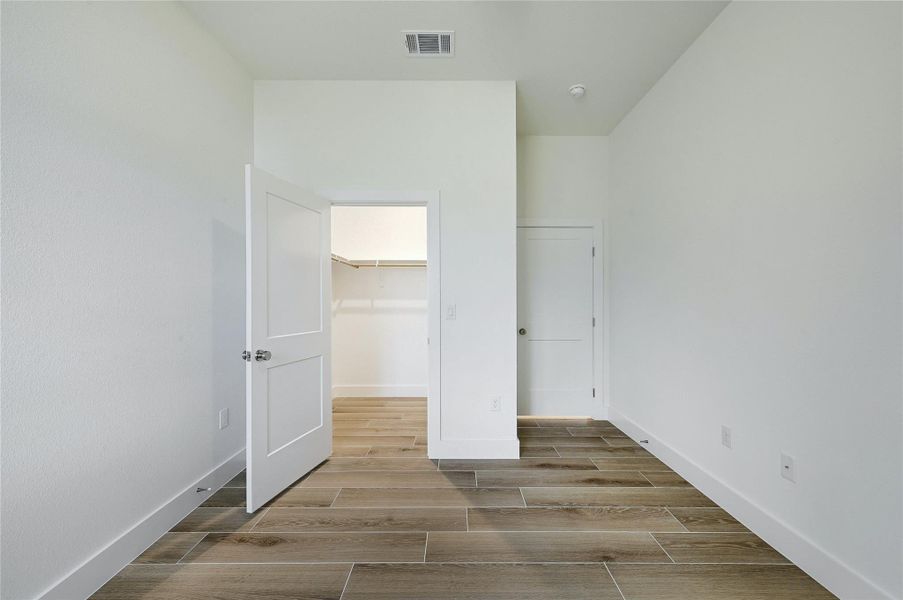 Spacious, unfurnished interior of a new home in , Wimberley (Image 24).