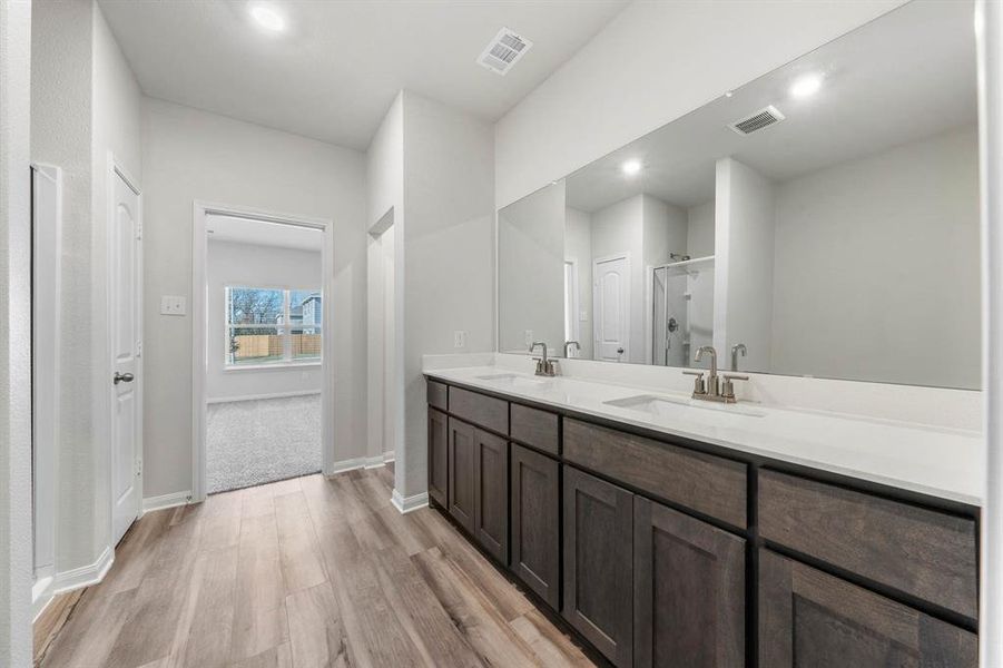 Furnished interior view inside a new home in College Park, Dallas (Image 10).