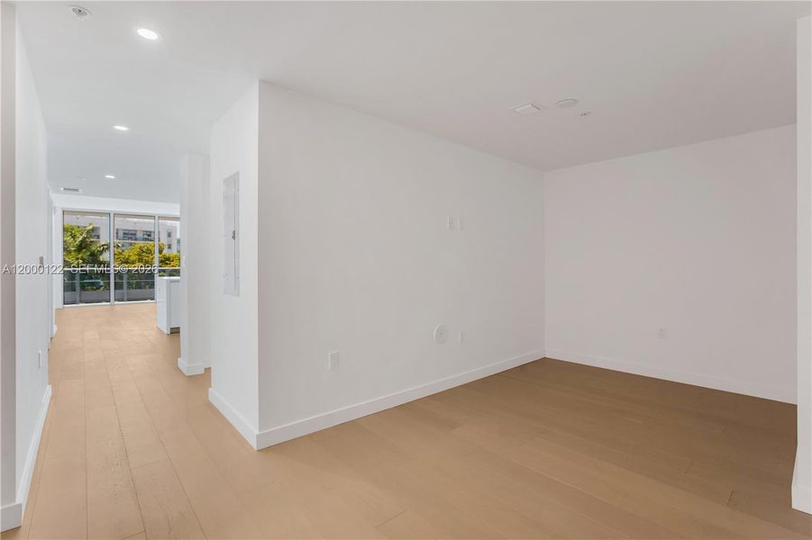 Spacious, unfurnished interior of a new home in , Miami Beach (Image 61).