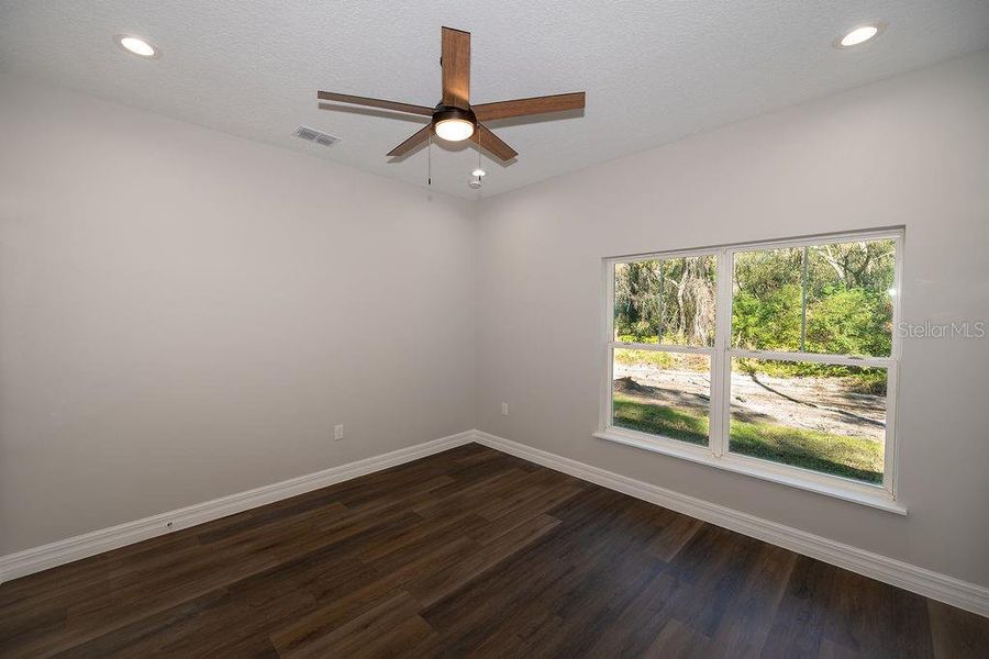 Spacious, unfurnished interior of a new home in , Deland (Image 28).