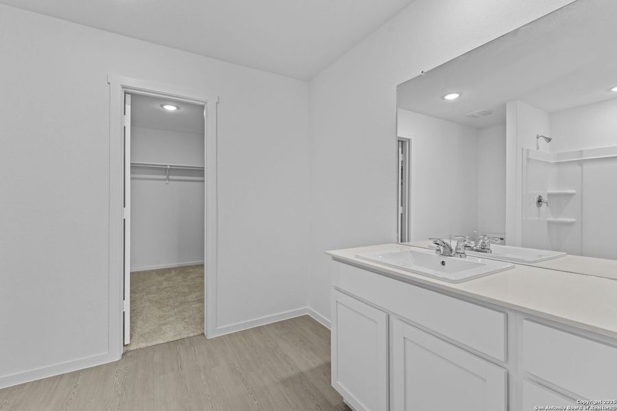 Furnished interior view inside a new home in Lodi Grove, Floresville (Image 9).