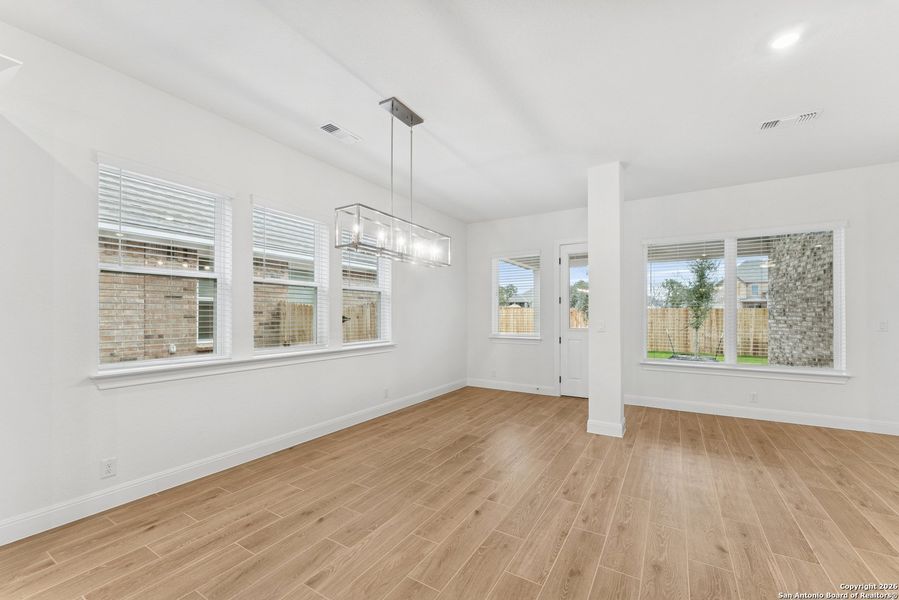 Spacious, unfurnished interior of a new home in Davis Ranch 50', San Antonio (Image 16).