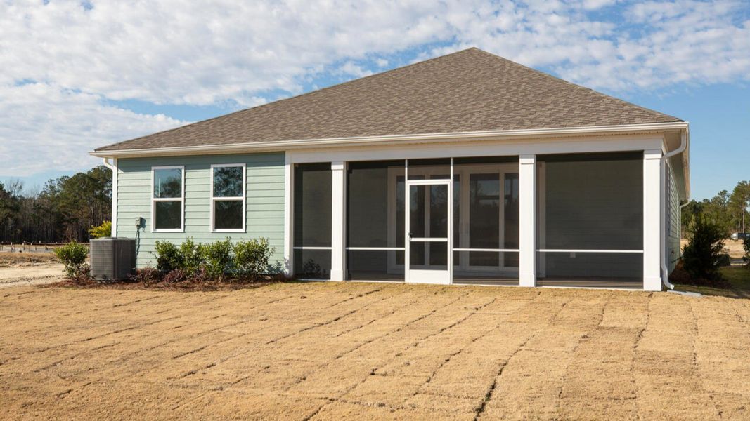 Exterior details and patio area of a home in Rolling Hills, Bolivia (Image 17).