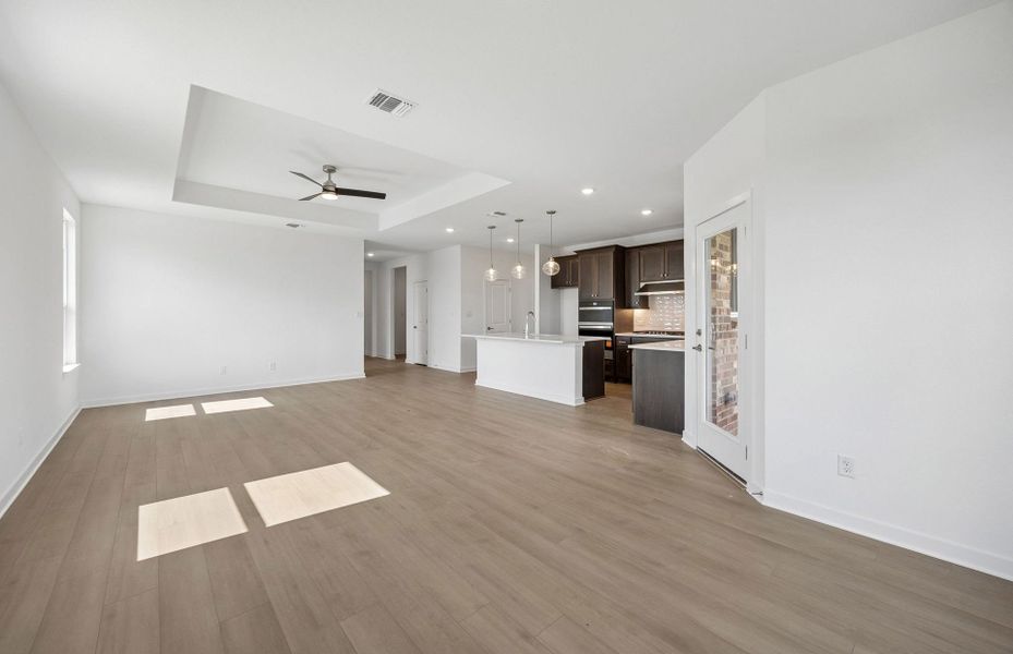Spacious, unfurnished interior of a new home in Crescent Bluff, Georgetown (Image 26).