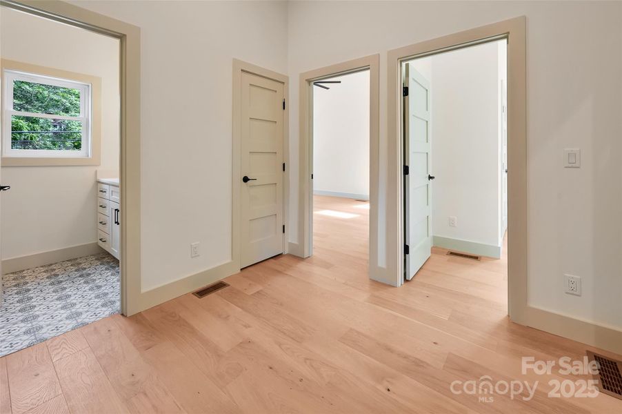 Spacious, unfurnished interior of a new home in , Asheville (Image 23).