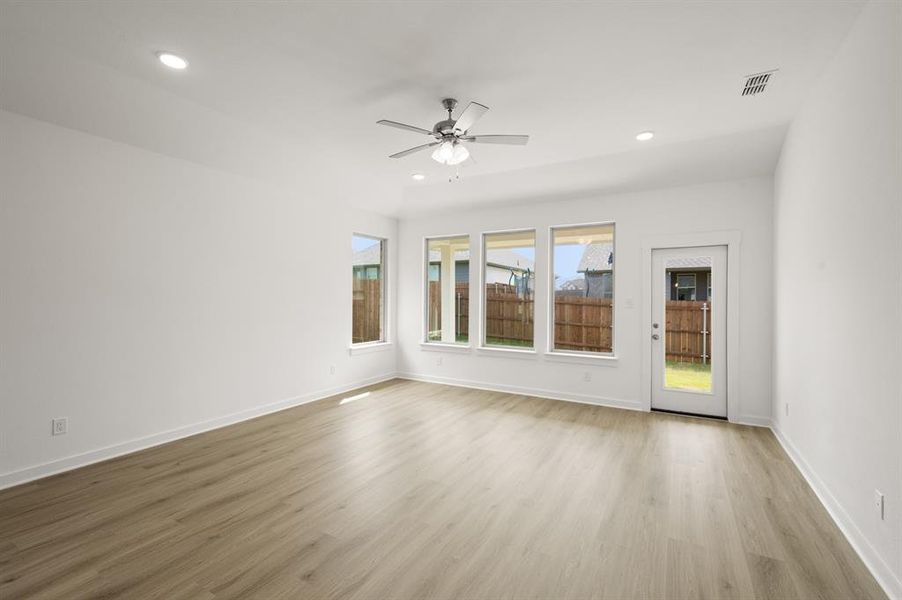 6921 Freight Train- Living Room-1