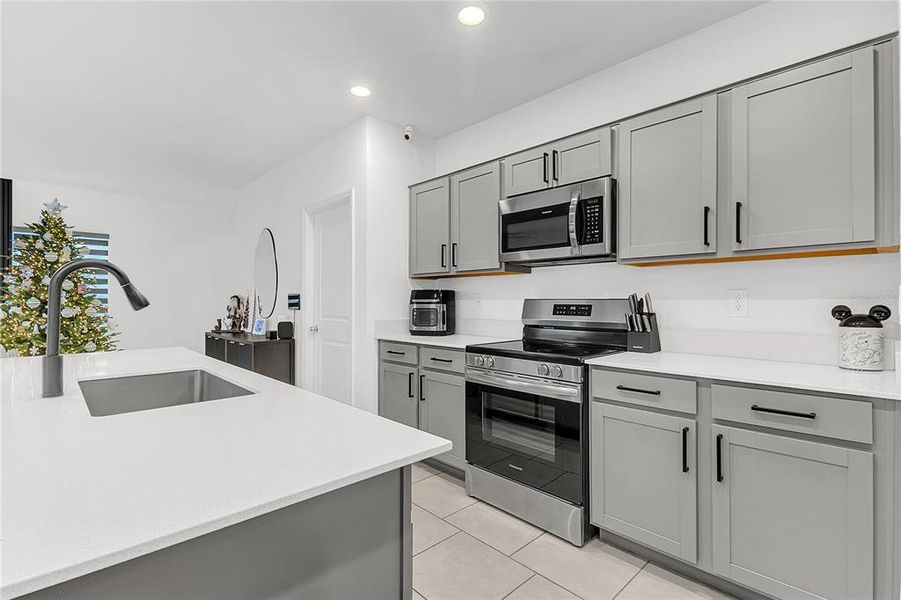 Furnished interior view inside a new home in Peace Creek Reserve, Winter Haven (Image 8).