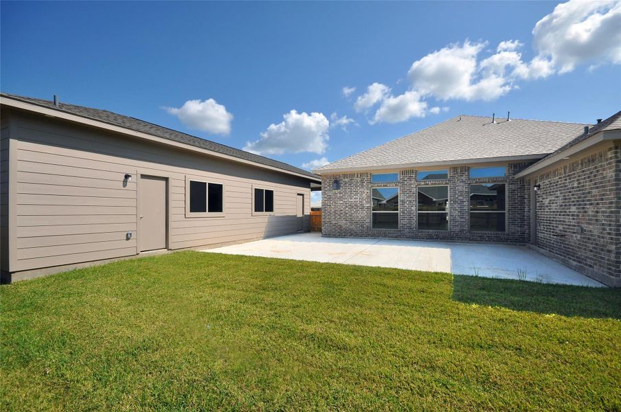 Exterior details and patio area of a home in Pedregal, League City (Image 30).