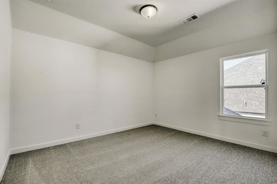 Spacious, unfurnished interior of a new home in Ten Mile Creek, Celina (Image 16).