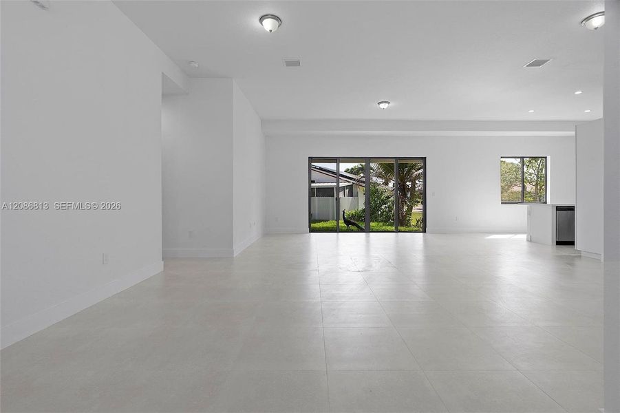 Spacious, unfurnished interior of a new home in , Cutler Bay (Image 42).