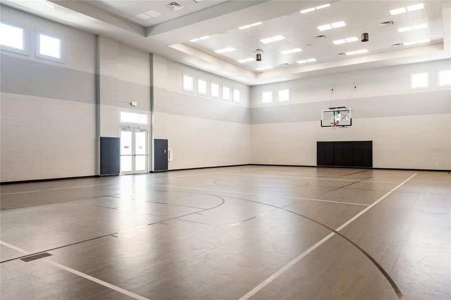 Spacious, unfurnished interior of a new home in , Bradenton (Image 18).