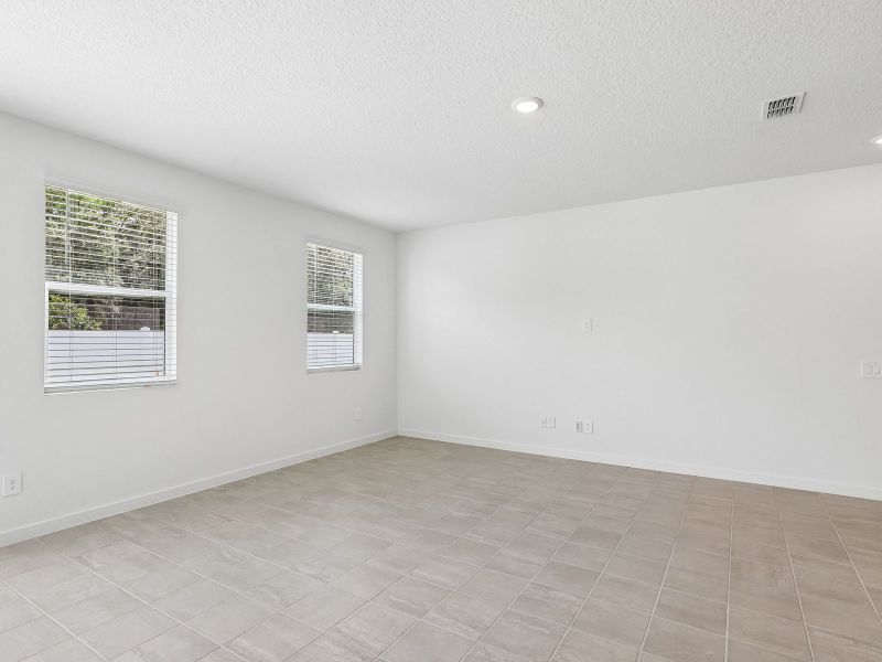 Spacious, unfurnished interior of a new home in The District at Oakleaf - The Grove, Middleburg (Image 9).