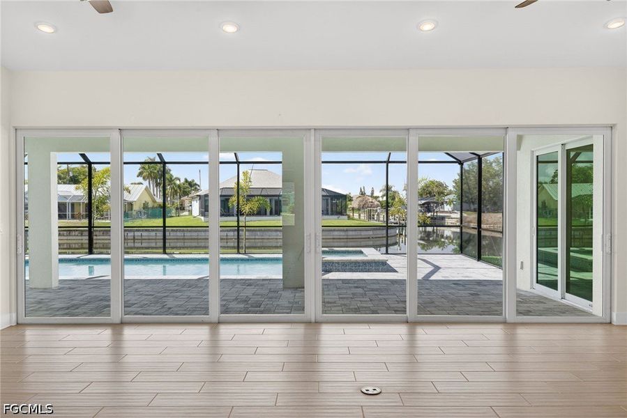 Spacious, unfurnished interior of a new home in Cape Coral, Cape Coral (Image 16).