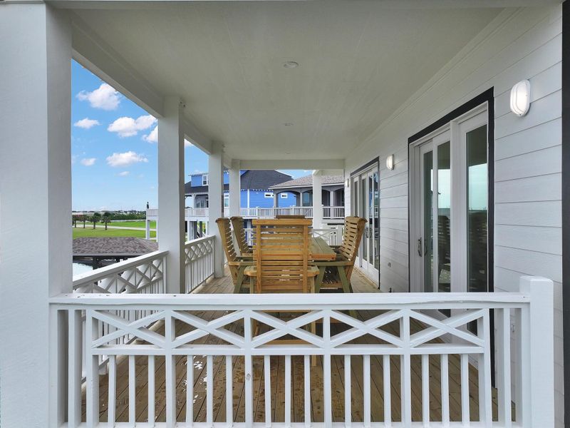 Main deck, entertaining area