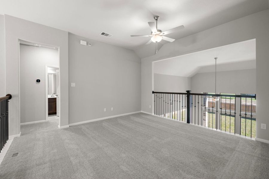 Spacious, unfurnished interior of a new home in The Meadows at Imperial Oaks 60', Conroe (Image 18).