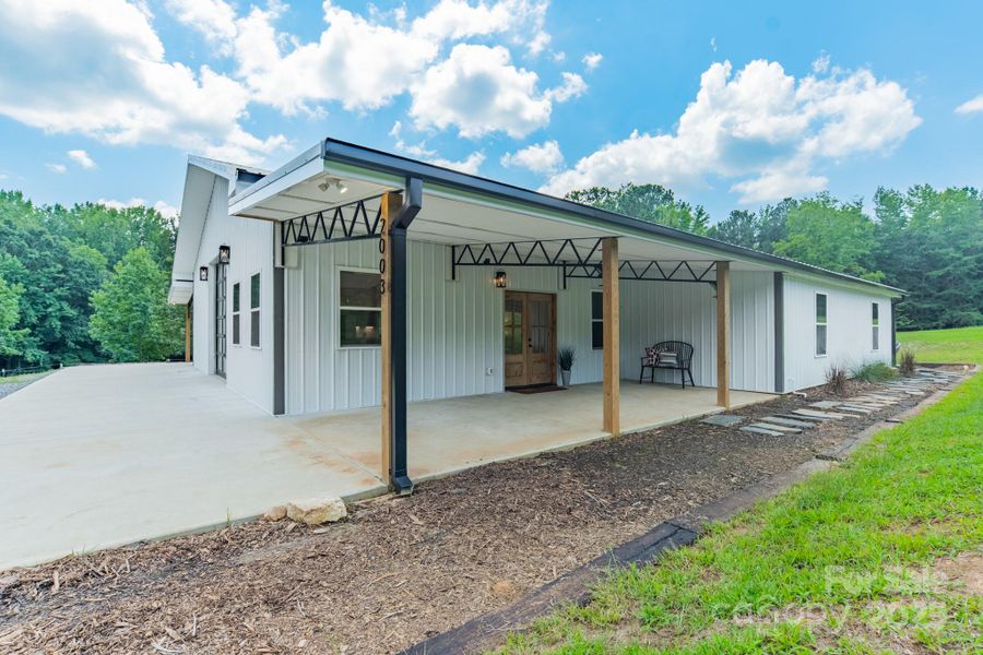 Front exterior of a new home in , Fort Mill, SC, highlighting curb appeal (Image 23). Front exterior of a new home in , Fort Mill, SC, highlighting curb appeal (Image 23).