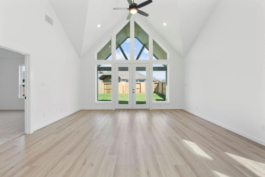 Spacious, unfurnished interior of a new home in Sienna 45', 50', Missouri City (Image 16).