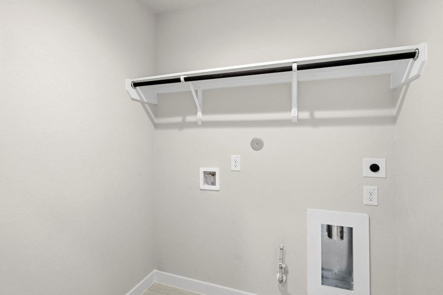 Spacious, unfurnished interior of a new home in Sunterra Lakes, Fulshear (Image 23).