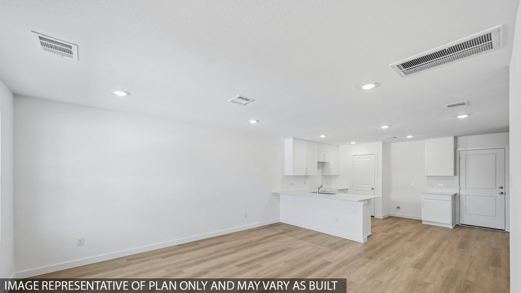 Spacious, unfurnished interior of a new home in Baron Village, Conroe (Image 7).