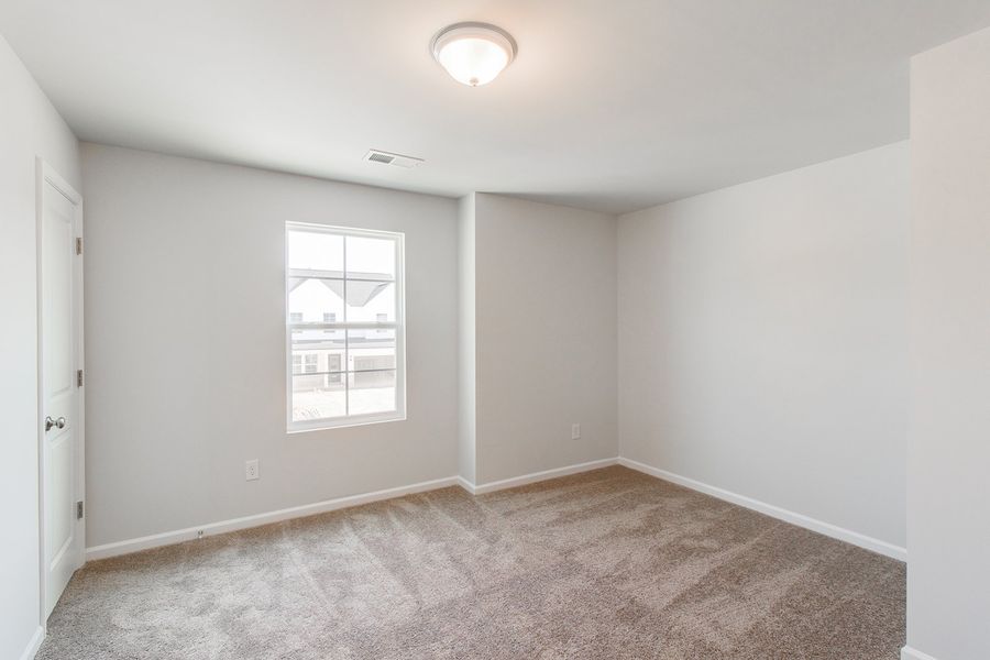 Spacious, unfurnished interior of a new home in Winston Point, Gilbert (Image 26).